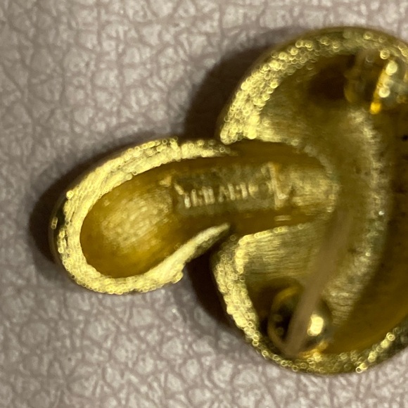 TRIFARI VINTAGE EUC Crown T Gold-Tone Small Mushroom Pin Brooch, Signed - Picture 5 of 5